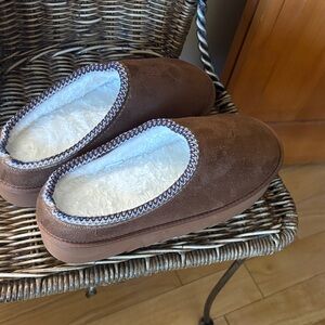 Cozy Brown Faux Suede Slippers with Plush Lining